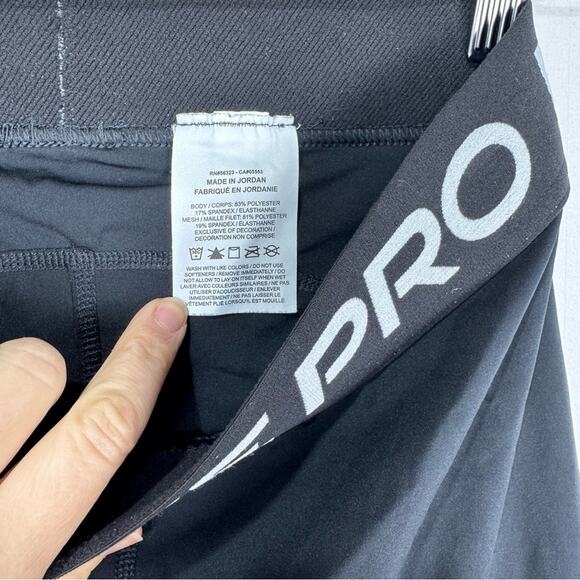 Nike Pro Mid-Rise Black Crop Capri Leggings Mesh-Panel Women Size Medium Dri-Fit - Picture 5 of 6